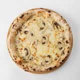 Пицца с грибами и сливками