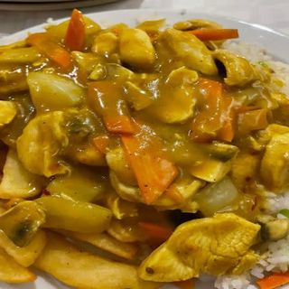 66. Pollo Con Salsa De Curry