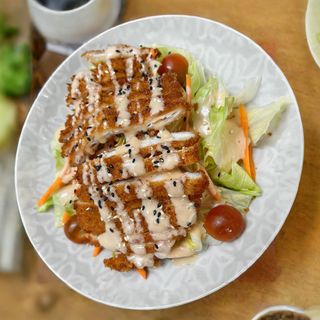 ensalada de pollo crujiente