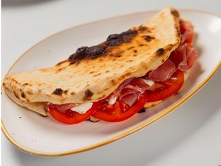 З ПРОШУТО ТА БУРАТОЮ