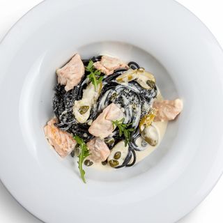 Неро з лососем і Цитрусовим соусом (270г)