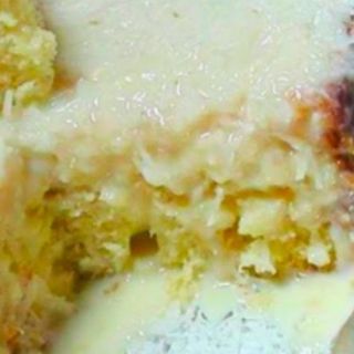 Bolo de côco com leite consensado 