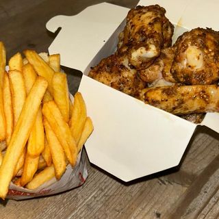 Grillowane skrzydełka z kurczaka 20 szt. + frytki