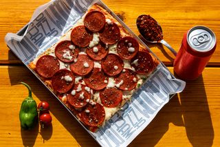 Pizza Pepperoni - 1/4 Plateau (2 Personnes) + Boisson