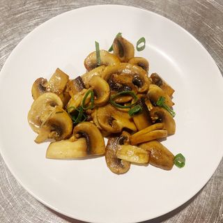 m113. Cogumelos Teppanyaki