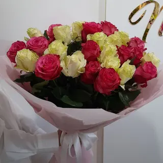 Bukiet biało-różowych róż 60-70cm -25 sztuk