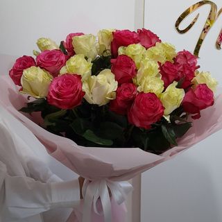 Bukiet biało-różowych róż 60-70cm -25 sztuk