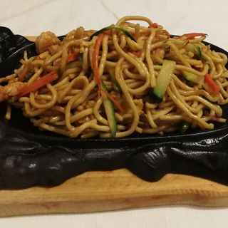 38 Pasta fresca con gamberi e verdure alla piastra