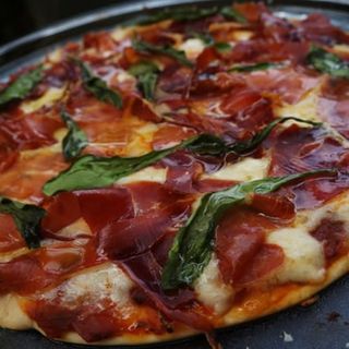 Pizza con jamón
