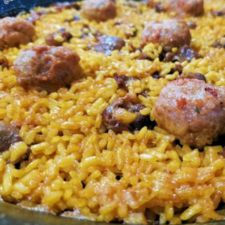 PAELLA DE POLLO Y ALBONDIGAS