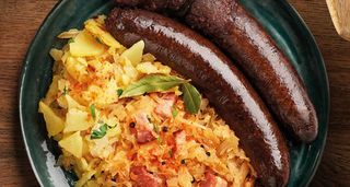 Krvavice sa kiselim zeljem i restanim krumpirom + kruh