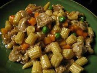 81. Свинско с бейби царевички (600г)