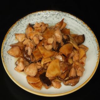 225. Pollo Con Bambu Y Seta