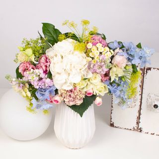 Buchet cu hortensie, lisianthus si garoafe