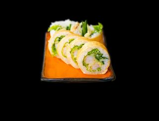 Rolka w płatku sojowym futomaki z krewetką w tempurze 6szt