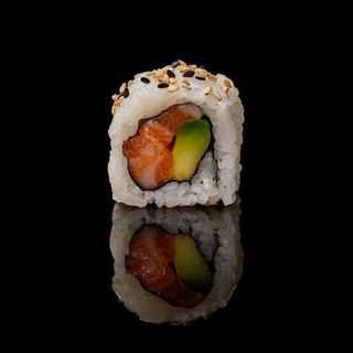 Uramaki salmone avocado