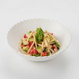 Салат с курицей и авокадо