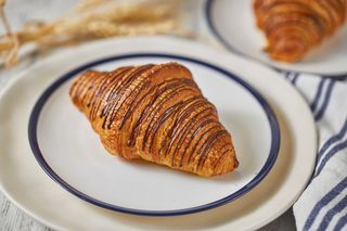 კრუასანი შოკოლადის კრემით   ( 70 გრ ) 