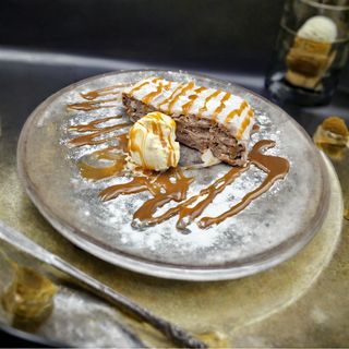 Pita sa jabukom i sladoledom 150 gr