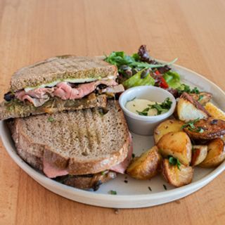  Mustard Rosbeef Sandwich 