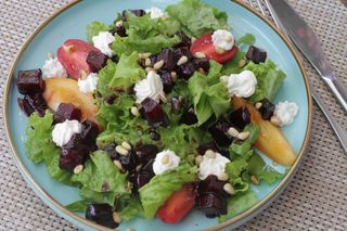 Салат со свеклой и орехами