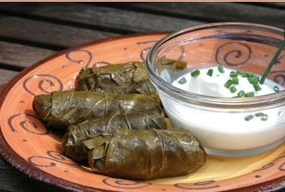 ტოლმა ვაზის ფოთოლში