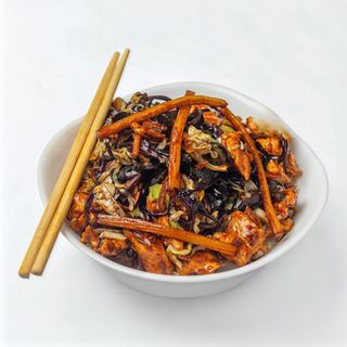 Piletina sa povrćem, bambusom i kineskim pečurkama