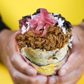 BURRITO COCHINITA PIBIL.
