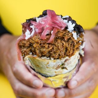 BURRITO COCHINITA PIBIL.