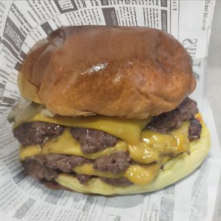 Burger brutus corr@l