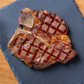 Vrabioara si muschi de vita cu os T-bone Steak