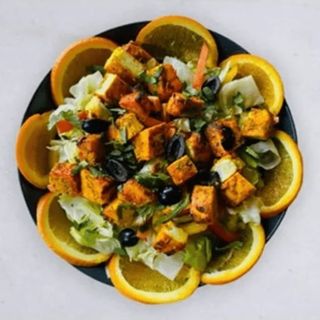 Tofu tikka salad