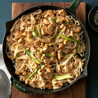 Chicken and cashewnuts fried noodles
