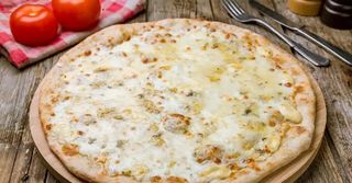 Pizza Cuatro Quesos (Mediana)