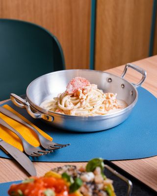 Tonnarello al cacio e pepe e gambero rosso di Mazara