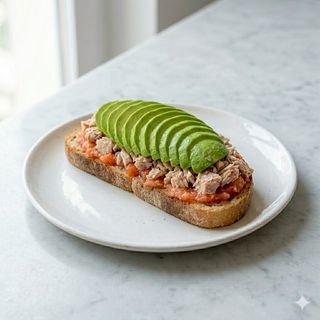Tostada De Tomate Con Atún Y Aguacate