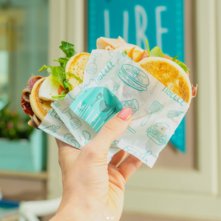 Mortadella, squacquerone e cipolla caramellata