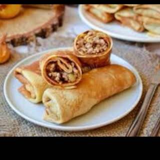 Млинці з мʼясом та сметаною 200 грм   