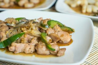 Pollo con Pimientos Verdes