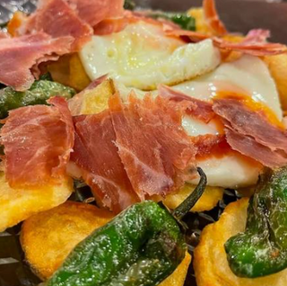 Huevos rotos con jamón