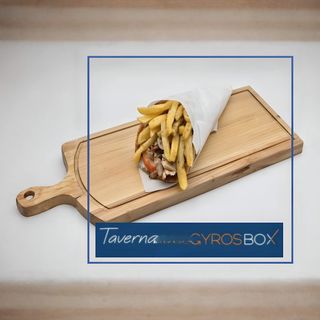 Gyros pileći standard + baklava + Limunada ili Ananas