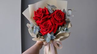 3 Red Decorated Roses