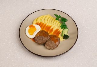 Бифштекс с гарниром на выбор