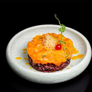 42. Salmón Black Cake