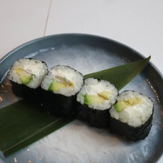 Maki De Aguacate Y Queso (8 Uds.)
