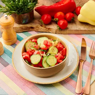 Salata de rosii cu castraveti “Diffuser"