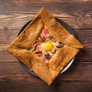 Galette completa con prosciutto e tartuffo