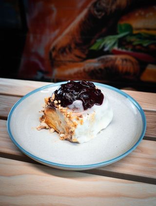 Сінабон з вишнею