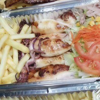 CHIPIRON PLANCHA PAPAS ENSALADA Y SALSA VERDE