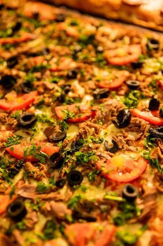 Pizza Tonno (4 Personnes)